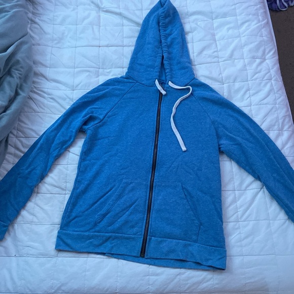 Selling sweaters - Picture 6 of 9